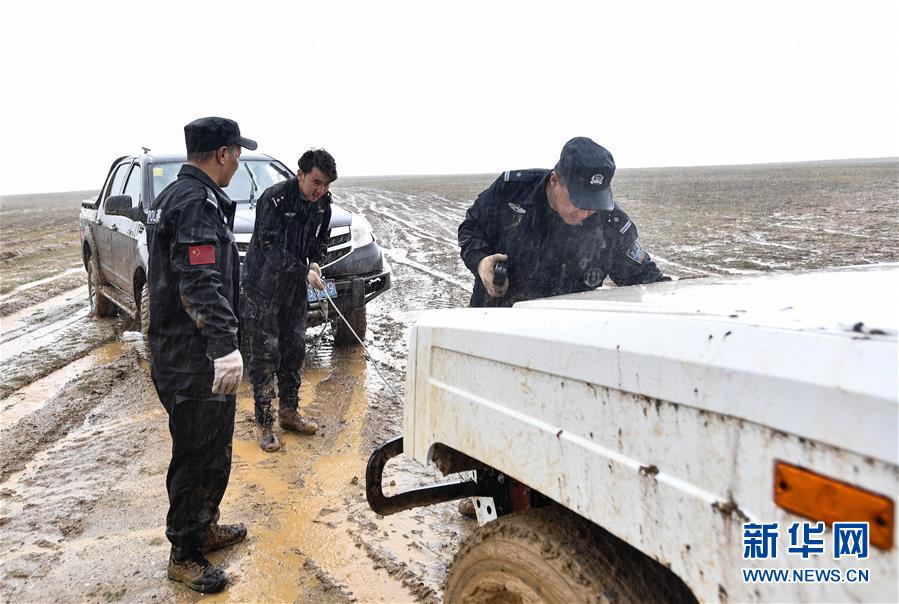 （圖文互動）（4）記者手記：可可西里，“挪”向“藏羚羊大產(chǎn)房”的14個半小時