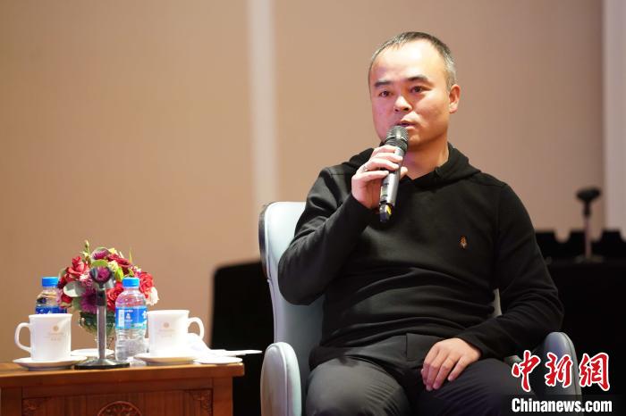 圖為<a target='_blank' >中新社</a>青海分社社長(zhǎng)胡鐘藝就加強(qiáng)瀾湄流域新聞報(bào)道發(fā)表觀點(diǎn)?！√K丹 攝