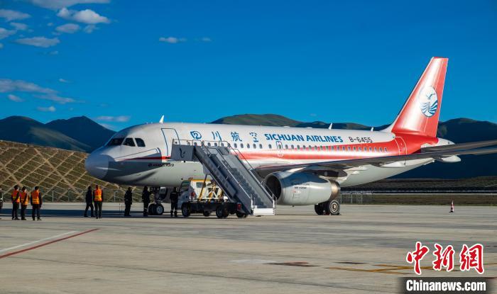 甘孜格薩爾機(jī)場?！⒈?攝