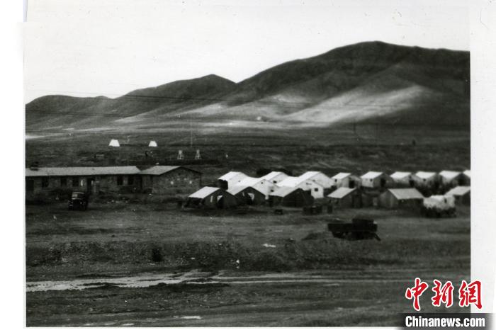 圖為20世紀(jì)70年代風(fēng)火山觀測(cè)站科學(xué)城。(資料圖) 中鐵西北科學(xué)研究院供圖