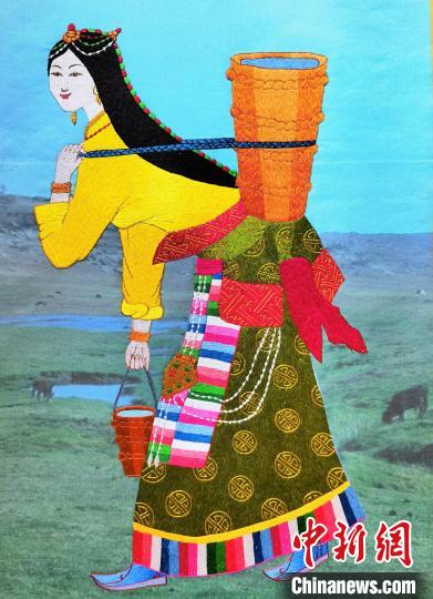 圖為藏繡作品《背水姑娘》?！∑钤鲚?攝