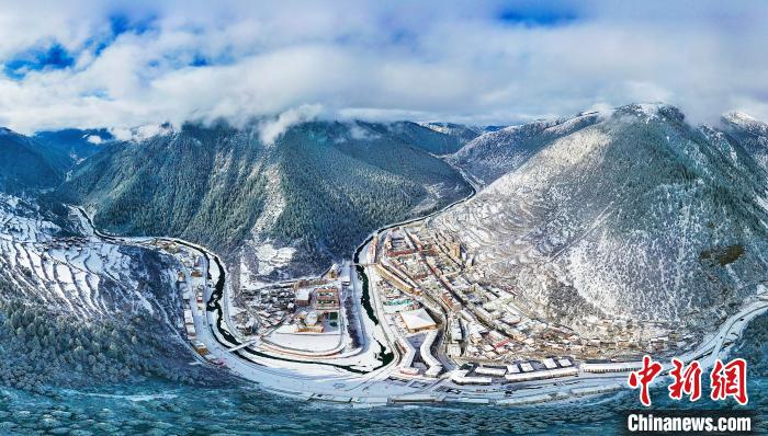 壤塘的雪后美景?！∪捞量h融媒體中心供圖