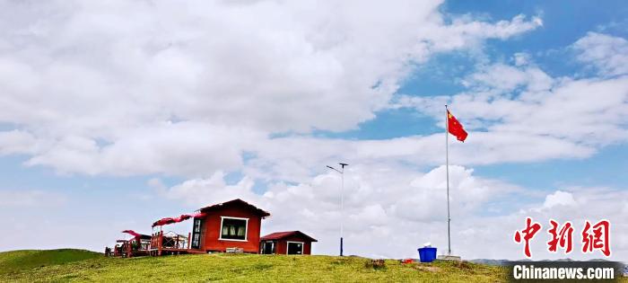 圖為地處同仁市加吾鄉(xiāng)東維村的農(nóng)家樂?！⑿憔?攝