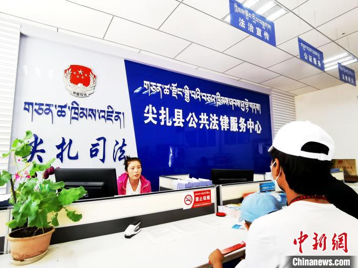 （人民幸福生活）探訪青海尖扎法律援助中心：應(yīng)援盡援，給弱勢群體筑法律后盾