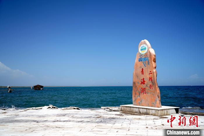 圖為青海湖景區(qū)一角?！O睿 攝