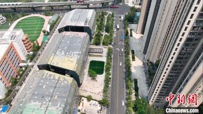 匯泉路社區(qū)一角?！「呒午?攝