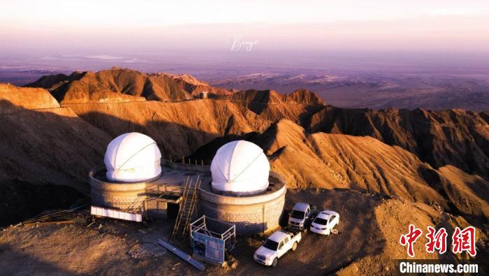 圖為青海冷湖賽什騰山天文臺(tái)址日落?！『槲腻?攝