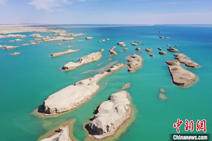 航拍青海大柴旦烏素特水上雅丹奇特景觀?！●R銘言 攝