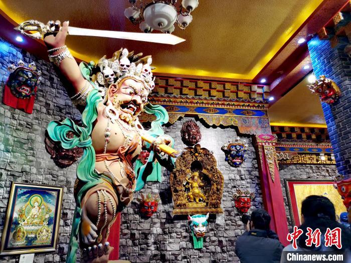 青?！敖鹕鹊亍睙嶝暎禾瓶?、泥塑璀璨奪目