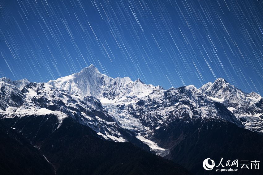 梅里雪山“星河流淌”奇觀。趙一舟攝