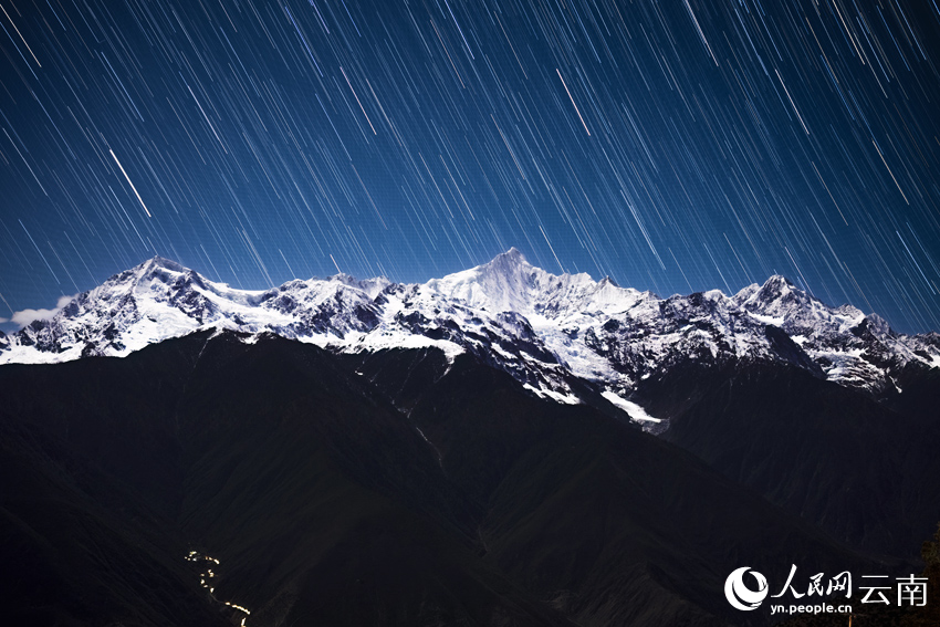 梅里雪山“星河流淌”奇觀。趙一舟攝