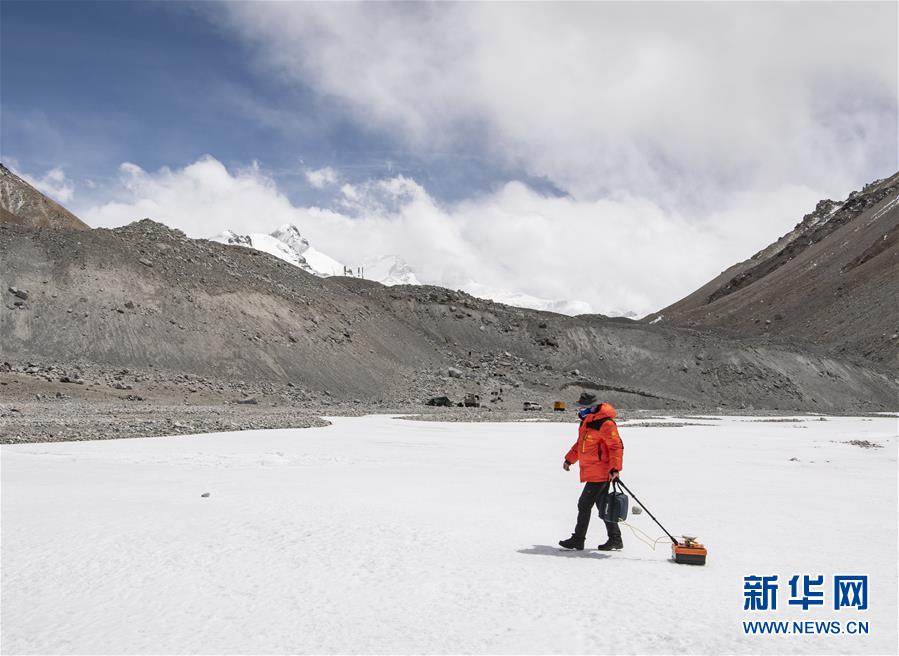 （新華全媒頭條·圖文互動）（8）往更高處長、往長春北京方向移動——來自海拔8848.86米的報告