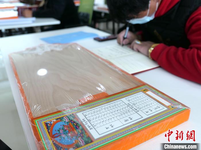 圖為天文歷算計(jì)算工具?！≈x牧 攝