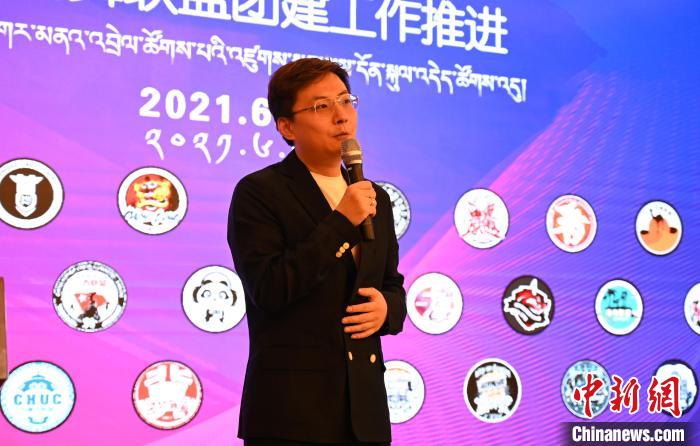 圖為中國舞蹈家協(xié)會(huì)街舞委員會(huì)常務(wù)副主任、秘書長夏銳致辭?！≮w朗 攝