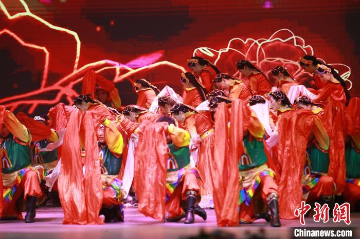 圖為農(nóng)行西藏分行演出現(xiàn)場。　農(nóng)行西藏分行 供圖