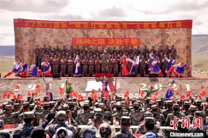 圖為主題歌詠比賽活動(dòng)現(xiàn)場?！●R成鎖 　攝