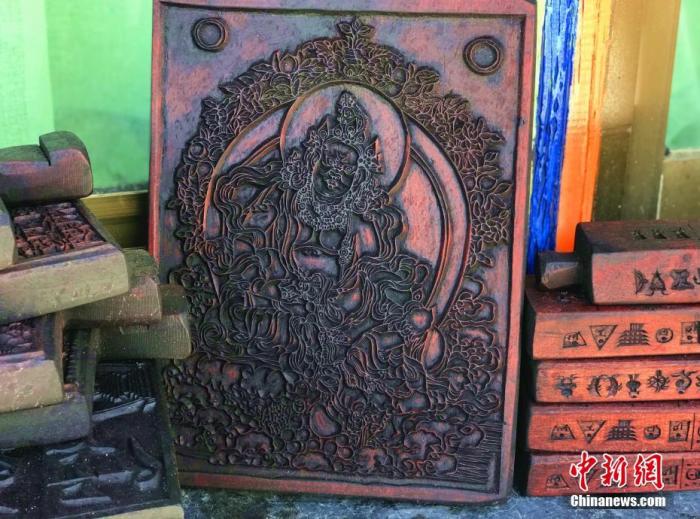 圖為普松雕刻技藝傳承人嘎瑪曲扎創(chuàng)作的雕刻作品。 <a target='_blank' ><p  align=