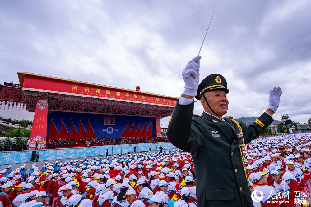 8月19日10時，慶祝西藏和平解放70周年大會在拉薩市布達拉宮廣場隆重舉行。徐馭堯 攝