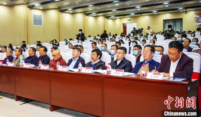 圖為與會專家學(xué)者聽會。　楊忠寧 攝