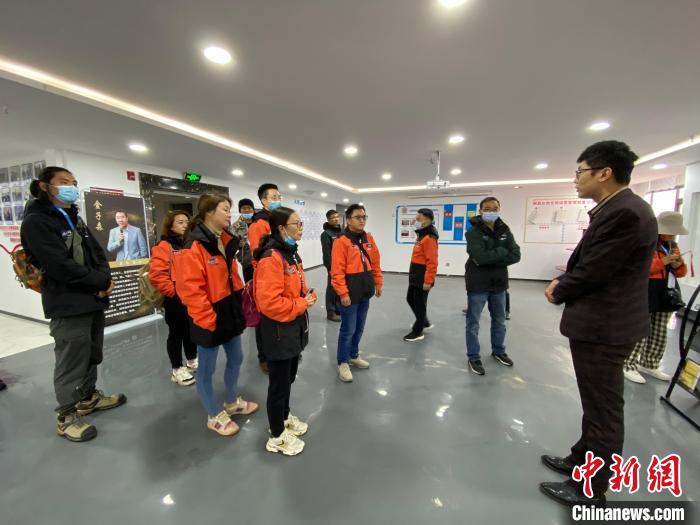 圖為2021瀾湄萬里行中外媒體在昌都新區(qū)采訪。　李江寧 攝