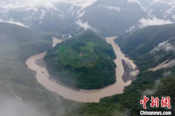 雅魯藏布江果果塘大拐彎。