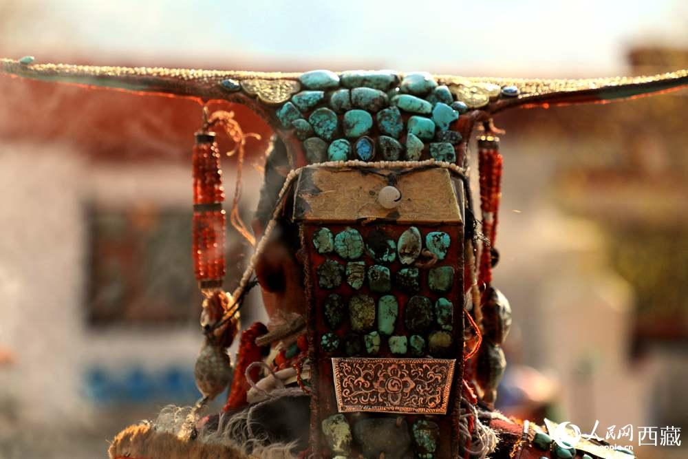 “飛天服飾”頭飾。人民網(wǎng) 李海霞攝