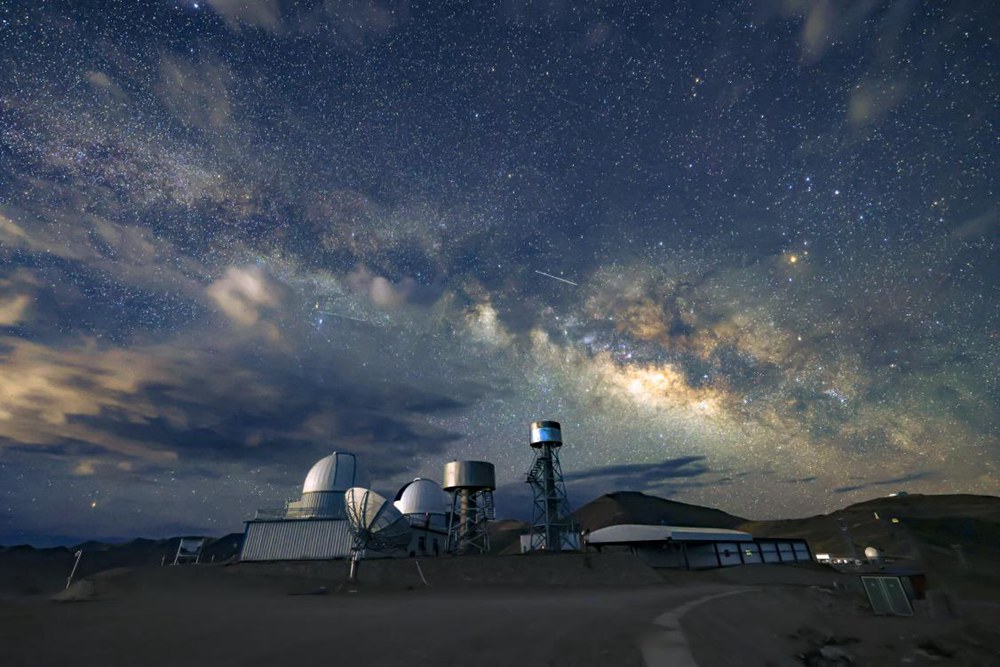 絕美暗夜星空。貢覺(jué)群培攝