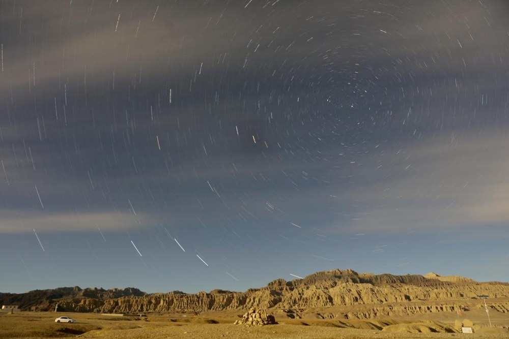 札達(dá)土林上空的星空。旦真次旦攝