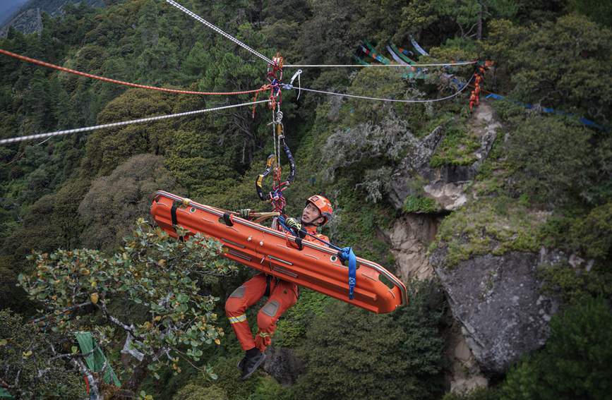 橫渡現(xiàn)場(chǎng) 。西繞拉翁攝