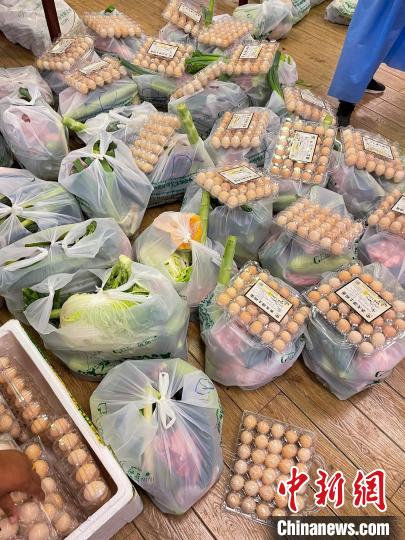 西藏格拉丹東超市疫情期間全力保障市場(chǎng)供應(yīng)?！∈茉L者供圖