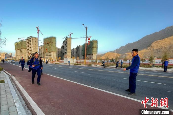 負重5公里體能訓練。　西藏森林消防總隊特勤大隊 供圖