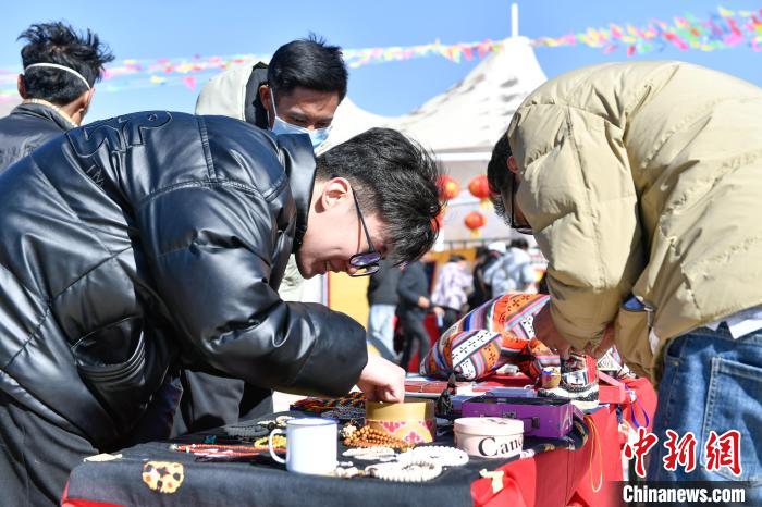 圖為展銷會現(xiàn)場?！∝暩聛硭?攝