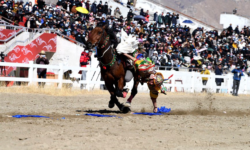 藏歷新年，精彩的馬術(shù)表演。潘多攝