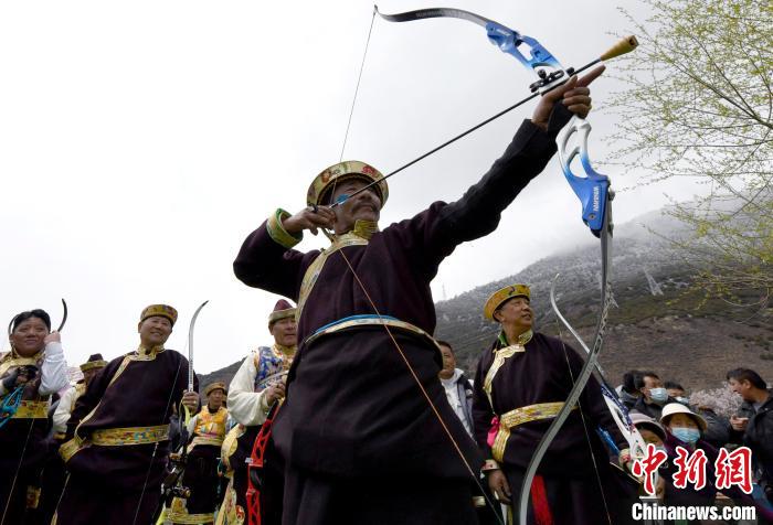 3月28日，選手參加響箭比賽?！±盍?攝