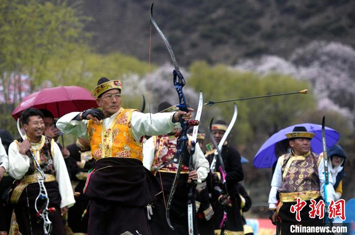 3月28日，選手參加響箭比賽。　李林 攝
