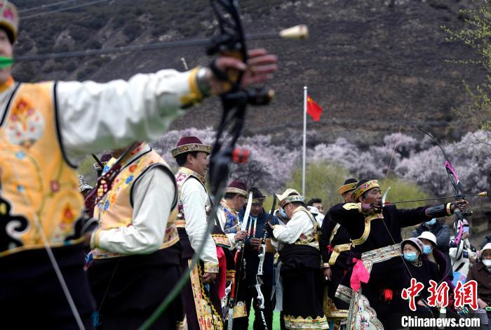 3月28日，選手參加響箭比賽?！±盍?攝