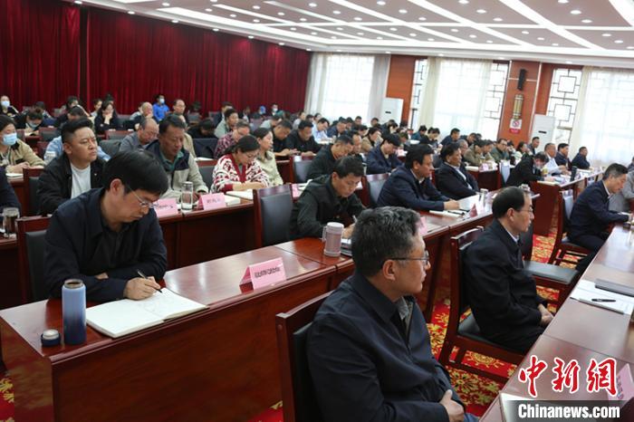 圖為專題黨課現(xiàn)場。　貢桑拉姆 攝