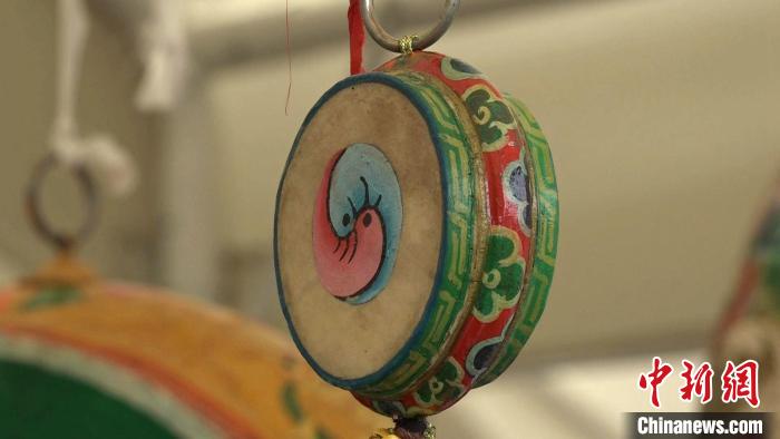 圖為“松贊夜市”里的特色文創(chuàng)產(chǎn)品?！∝暽＠?攝