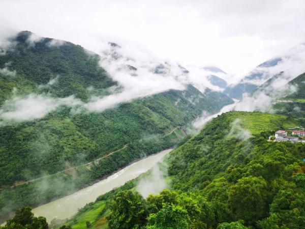 幾代建設者，歷經(jīng)半個多世紀完成！這是一條怎樣的公路？