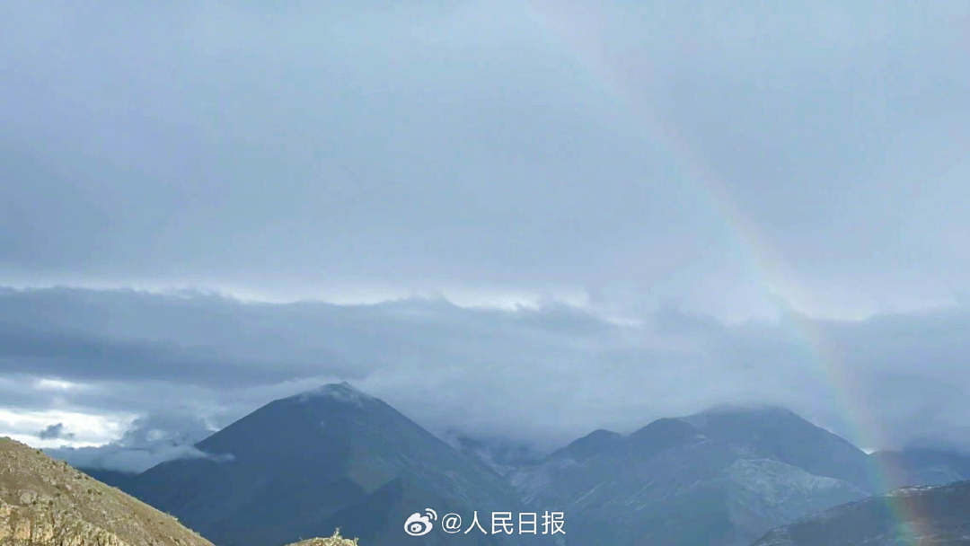 接好運(yùn)！青藏高原現(xiàn)巨大彩虹橋