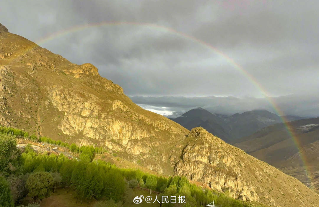 接好運(yùn)！青藏高原現(xiàn)巨大彩虹橋