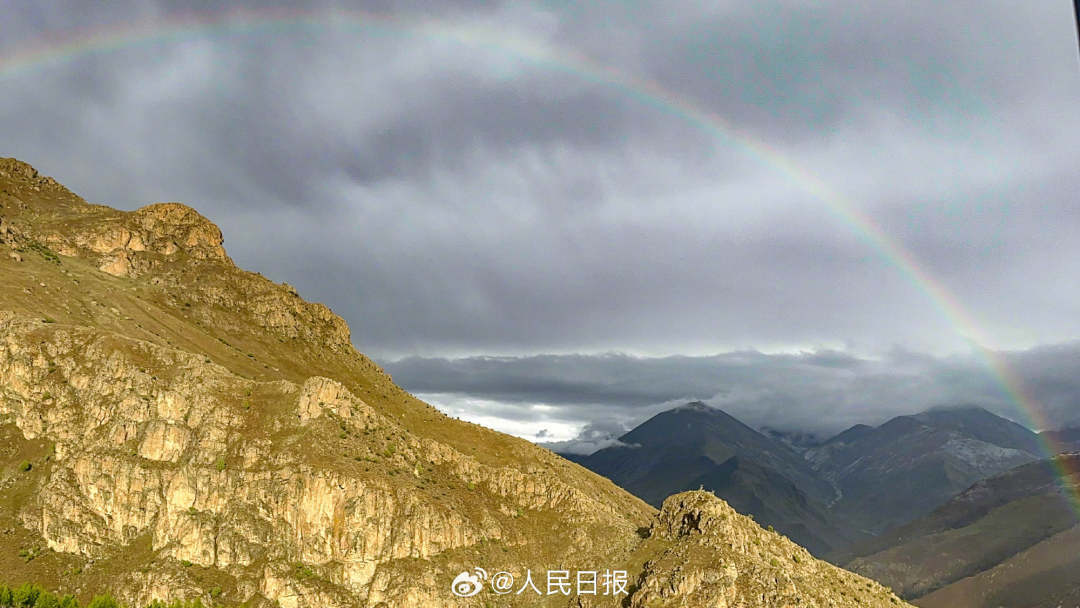 接好運(yùn)！青藏高原現(xiàn)巨大彩虹橋