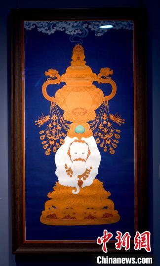 圖為5月16日，展覽中的新創(chuàng)唐卡作品《瑞象承香》。　李林 攝