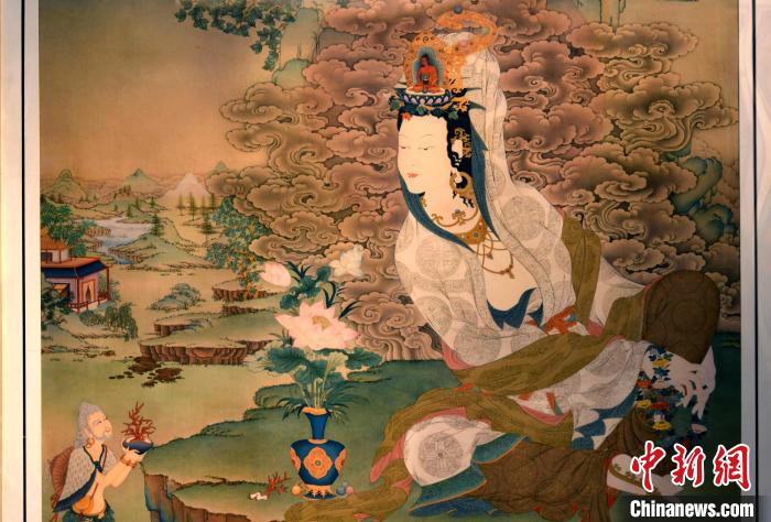 圖為5月16日，展覽中新創(chuàng)唐卡作品《靜息觀音》(局部)?！±盍?攝
