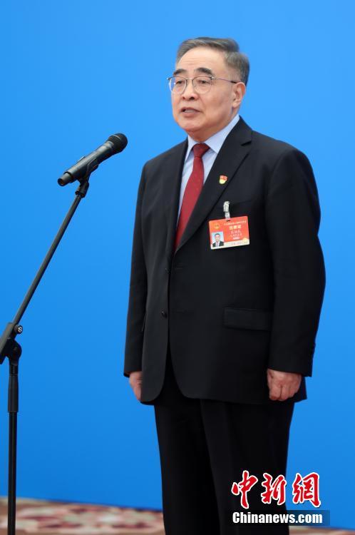 3月8日，第十三屆全國人民代表大會第四次會議舉行第二場“代表通道”采訪活動。圖為全國人大代表張伯禮通過網(wǎng)絡視頻方式接受采訪。 <a target='_blank' ><p  align=