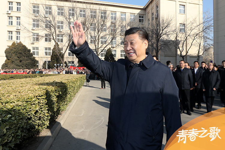 2019年1月17日，習(xí)近平在天津南開大學(xué)向?qū)W生揮手致意。
