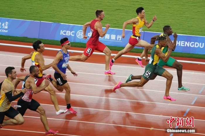 8月2日，第31屆世界大學生夏季運動會男子100米決賽在四川成都舉行，牙買加選手GOLDSON Kadrian dwayne(右一)以10秒04奪得男子百米冠軍。<a target='_blank' href='/'><p  align=