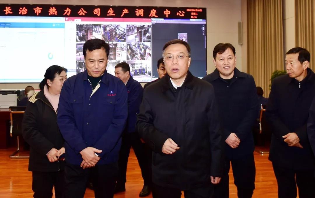 市委副書(shū)記、市長(zhǎng)楊勤榮一行走進(jìn)供熱公司，親切看望春節(jié)期間堅(jiān)守崗位的供熱職工，向他們致以新春的祝福和誠(chéng)摯謝意。